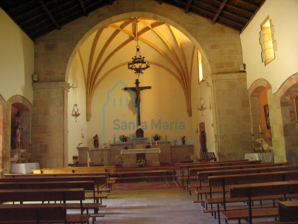 Interior reconstruido en 1993 siguiendo trazas del siglo XVIII. Vista hacia la cabecera