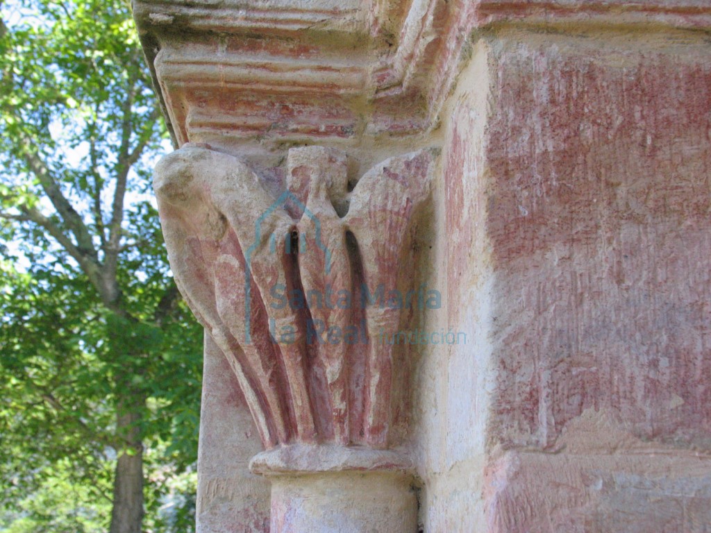 Capitel izquierdo de la portada occidental