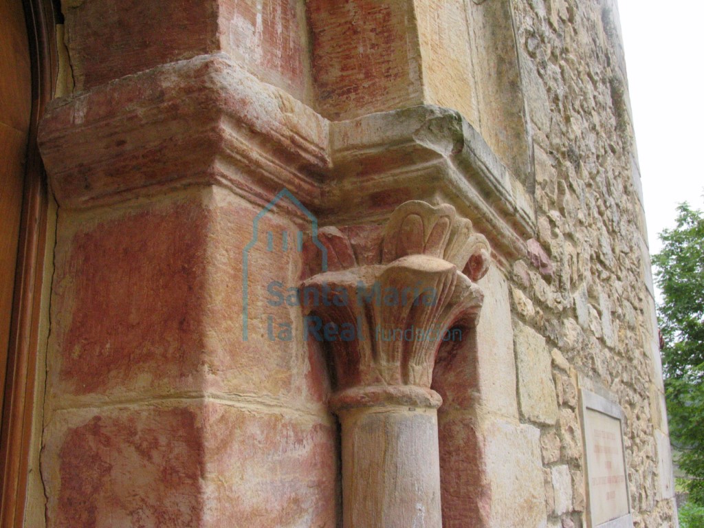 Capitel izquierdo de la portada occidental