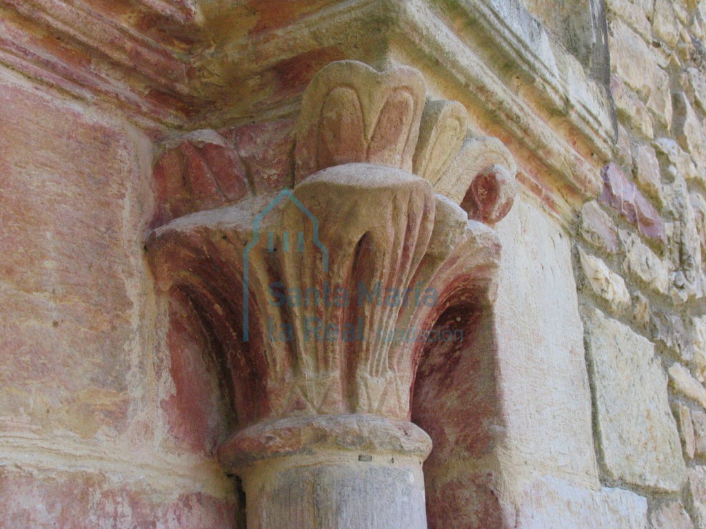 Capitel izquierdo de la portada occidental