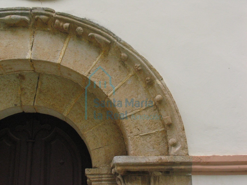 Parte derecha de la rosca del arco triunfal