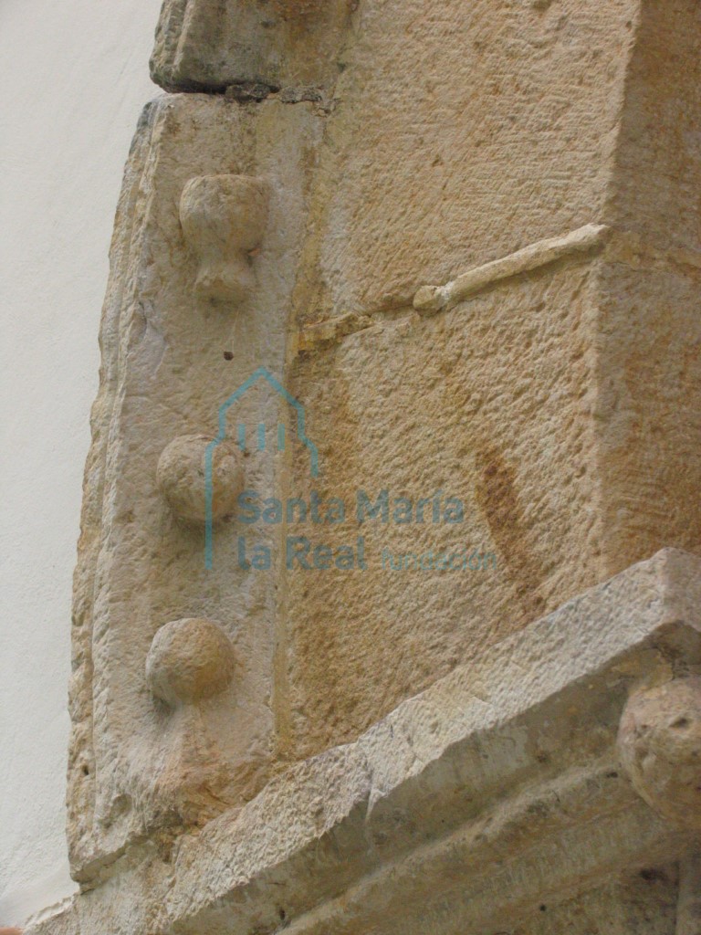 Detalle de la parte izquierda de la rosca del arco triunfal