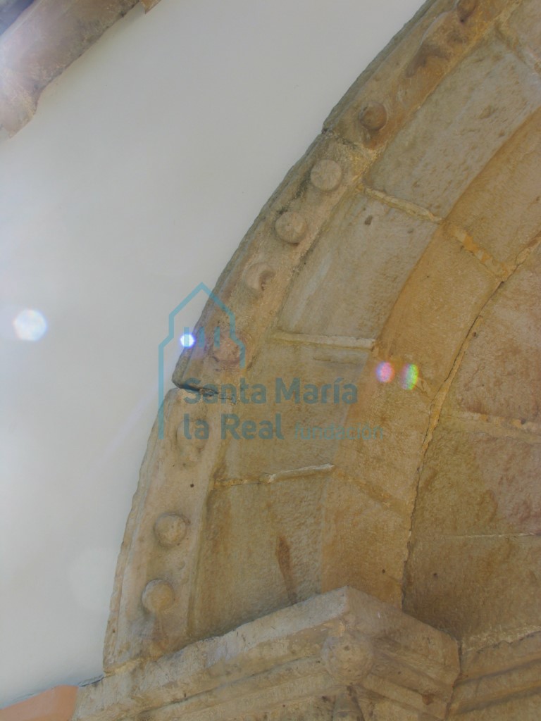 Detalle izquierdo de la rosca del arco triunfal