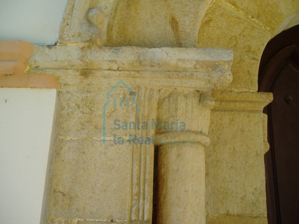 Capitel derecho de la portada meridional