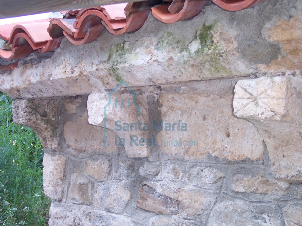 Canecillos del lado izquierdo del ábside
