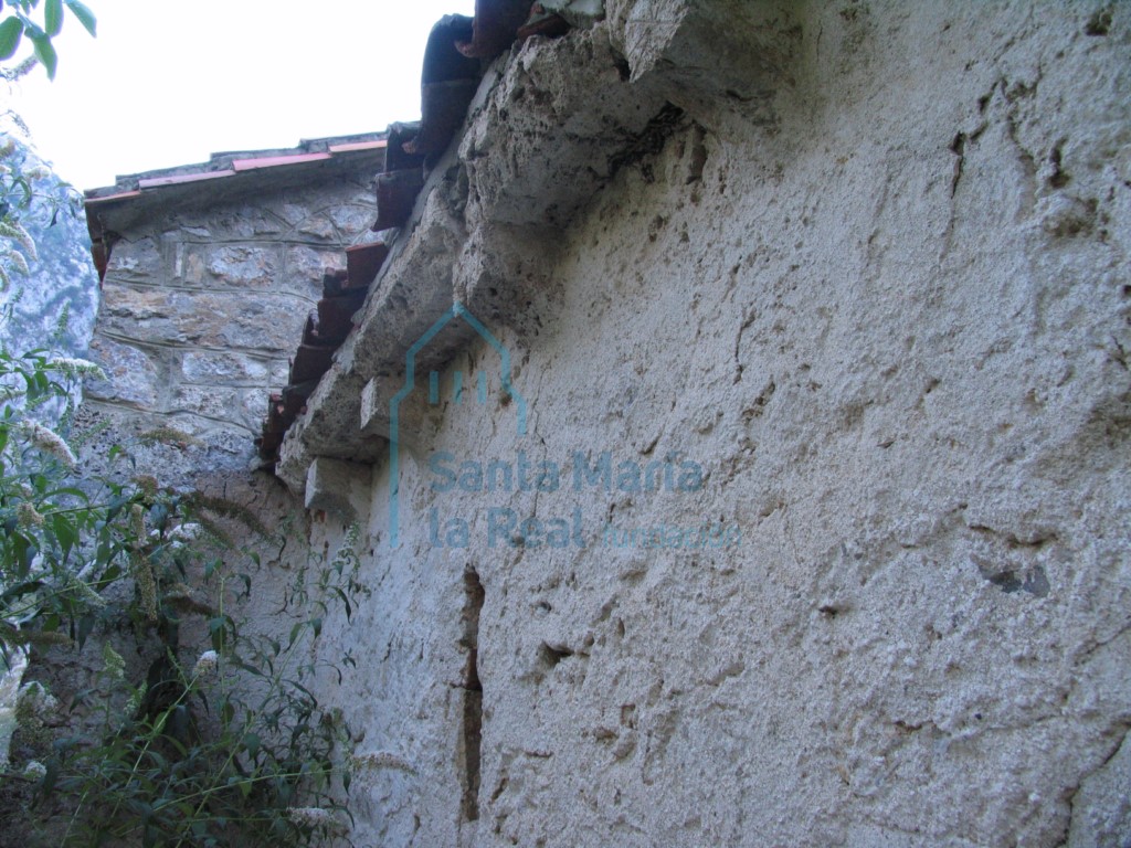 Canecillos del ábside del lado derecho
