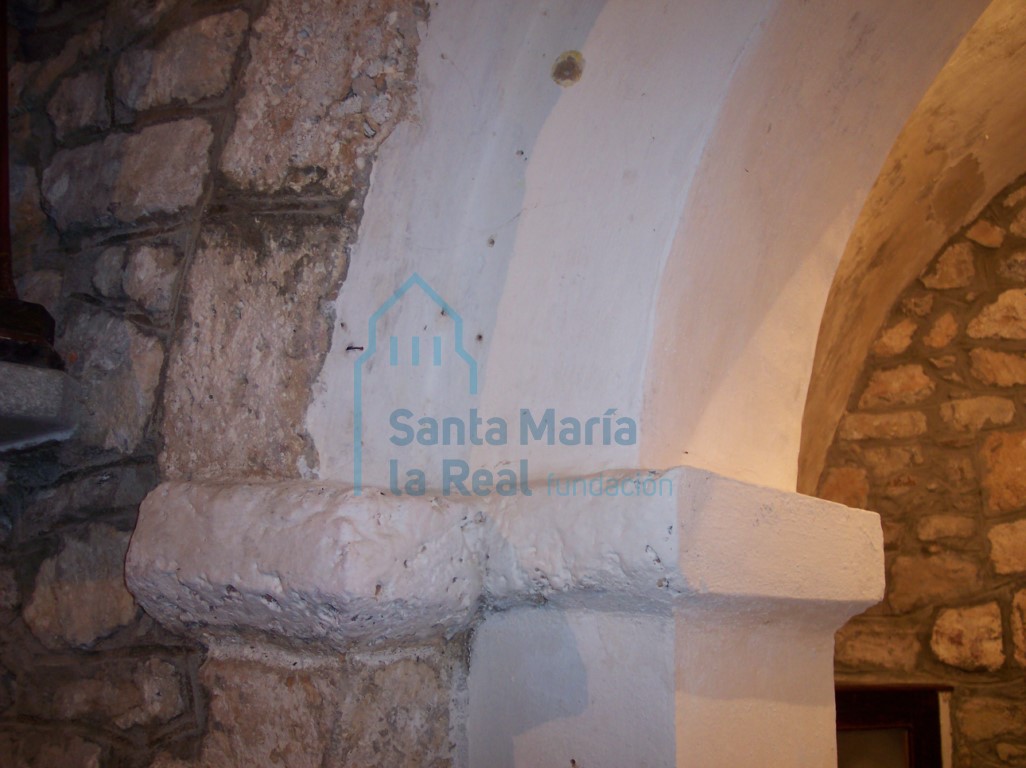 Jamba izquierda del arco triunfal