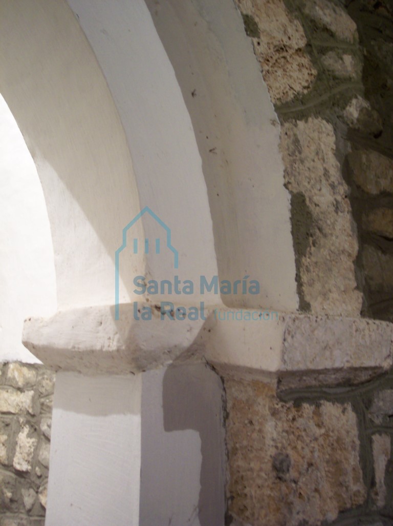 Jamba derecha del arco triunfal