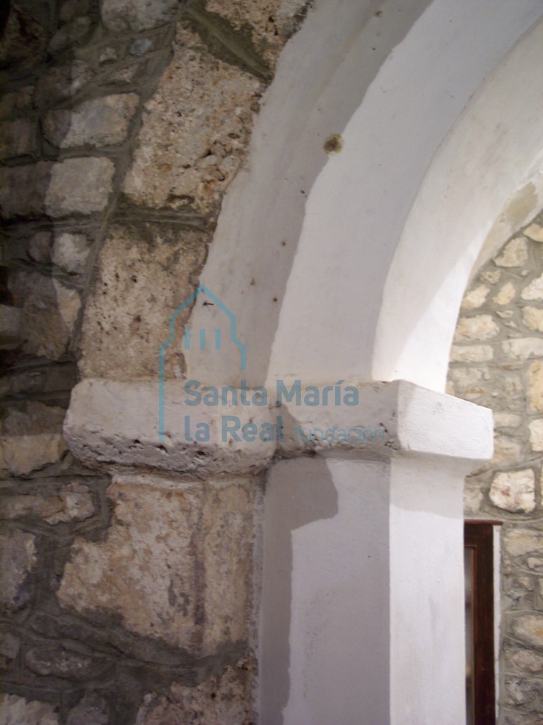 Jamba izquierda del arco triunfal