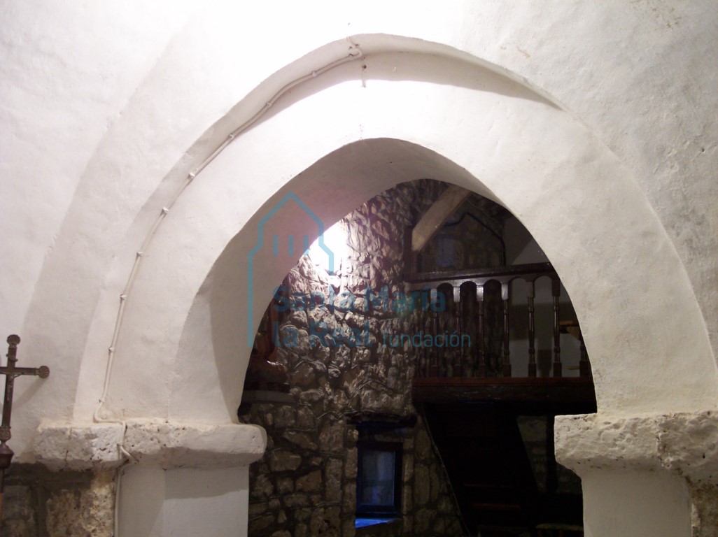 Detalle del arco triunfal desde el interior de la cabecera