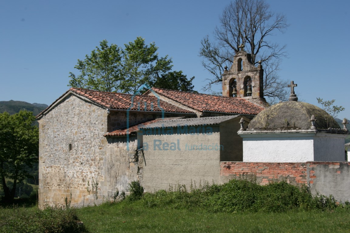 Exterior desde el lado oeste