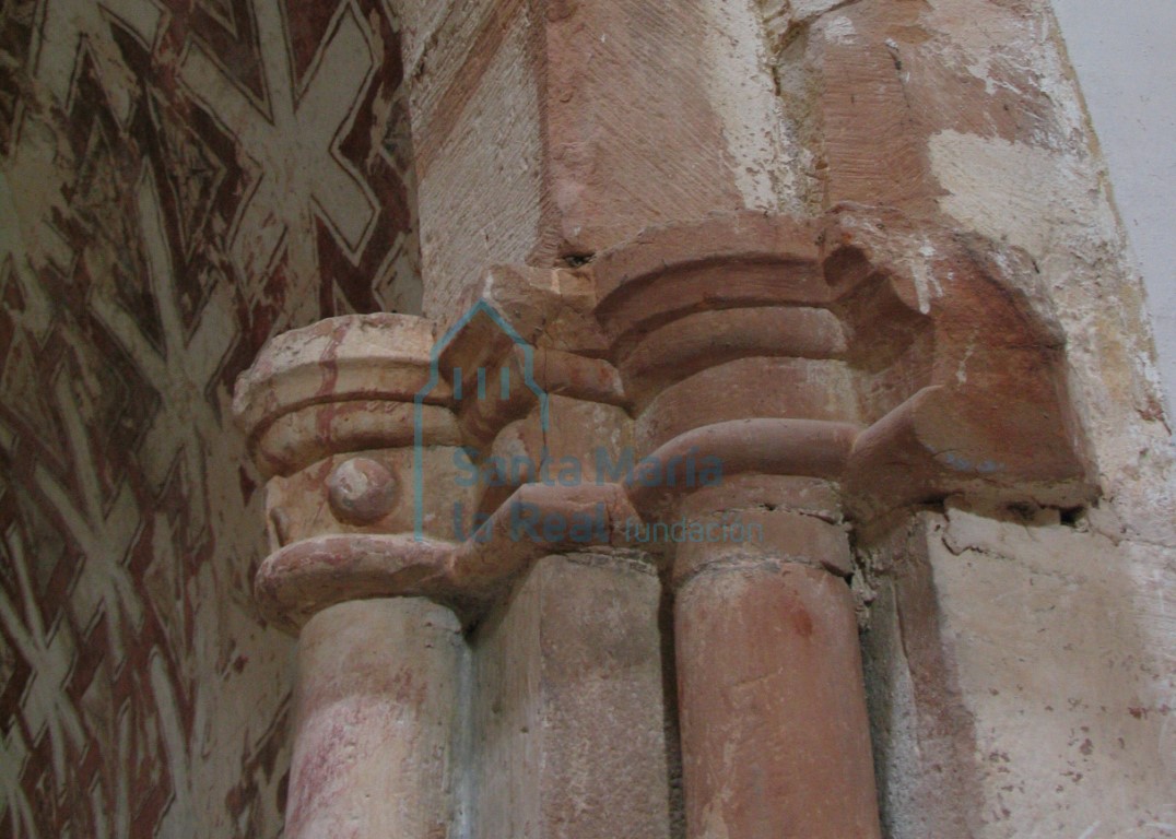 Detalle de la imposta del lado derecho del arco triunfal