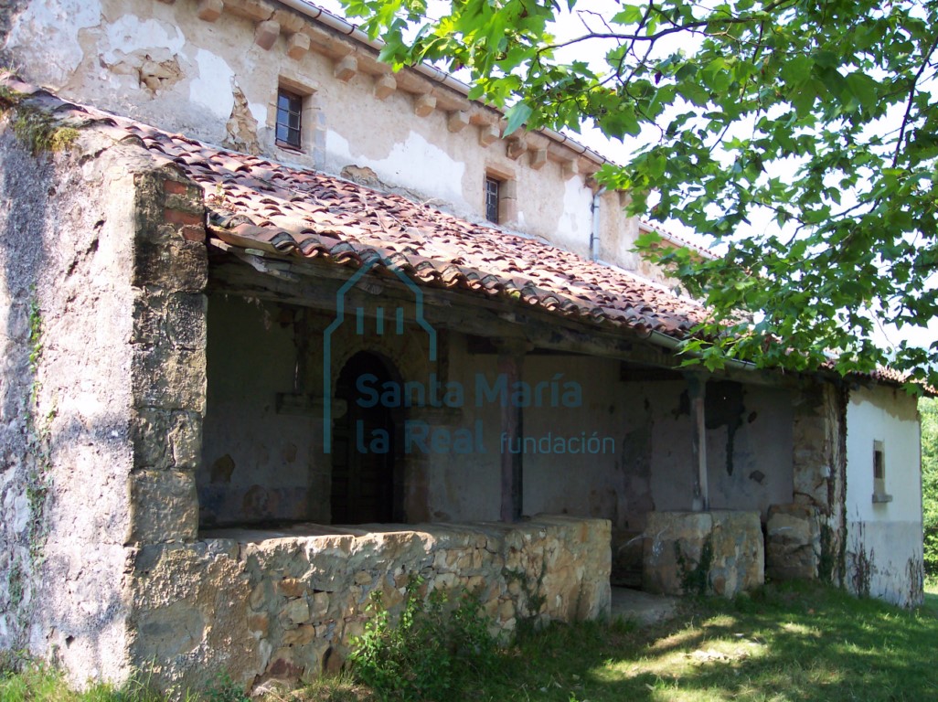 Pórtico en el lado meridional
