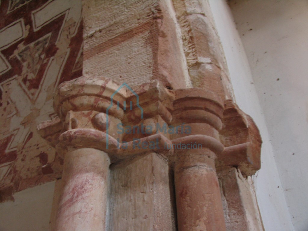 Capiteles del lado derecho del arco triunfal