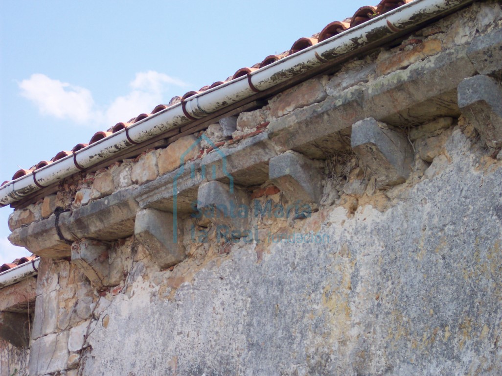 Canecillos de la cabecera