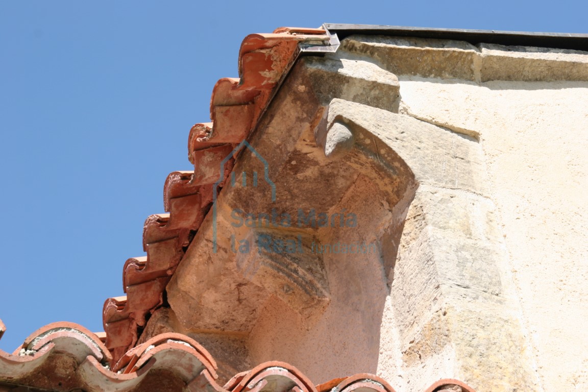 Canecillos de la cabecera