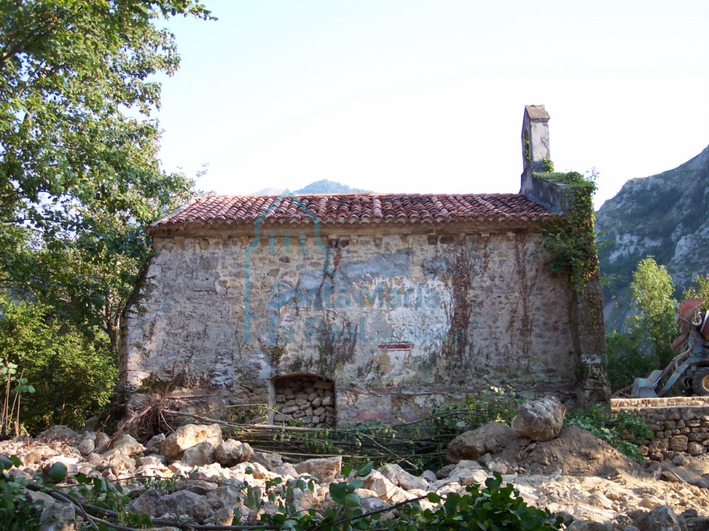 Vista de la iglesia desde el  norte