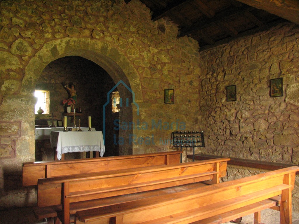 Interior hacia la cabecera