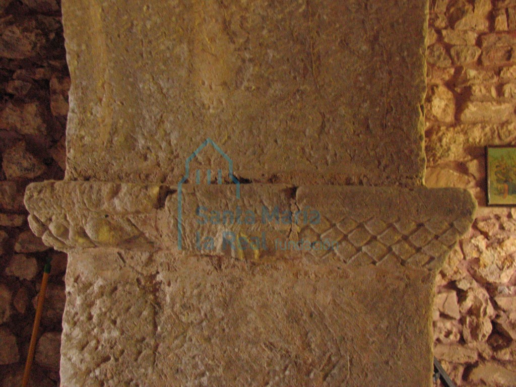 Detalle de la imposta sur del arco triunfal