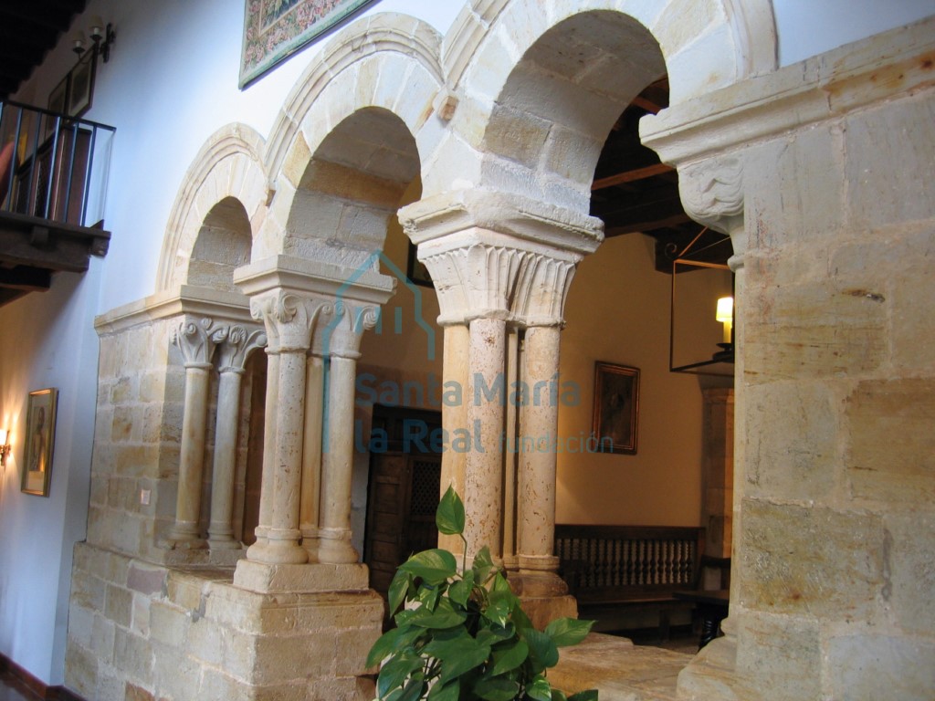 Arquería del recinto occidental de la iglesia Arquería del recinto occidental de la iglesia