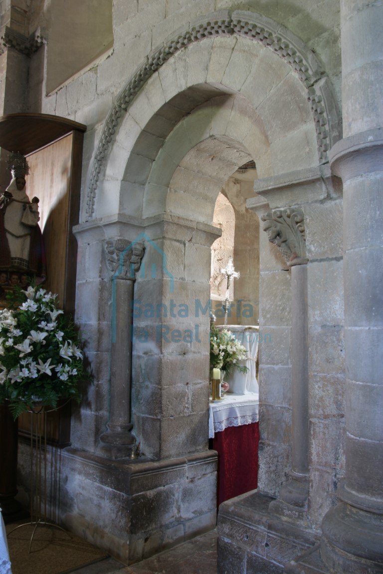 Arco de comunicación entre la capilla mayor y la capilla de la Epístola