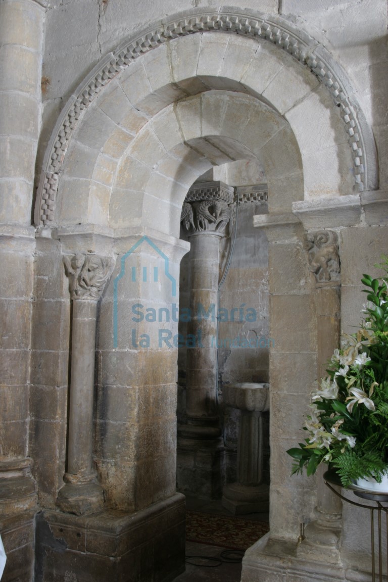 Arco de comunicación entre la capilla mayor y la capilla del Evangelio