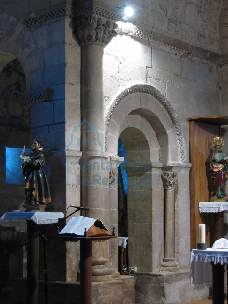 Arco de comunicación entre la capilla mayor y la capilla del Evangelio