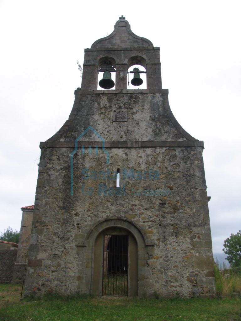 Fachada occidental de la iglesia