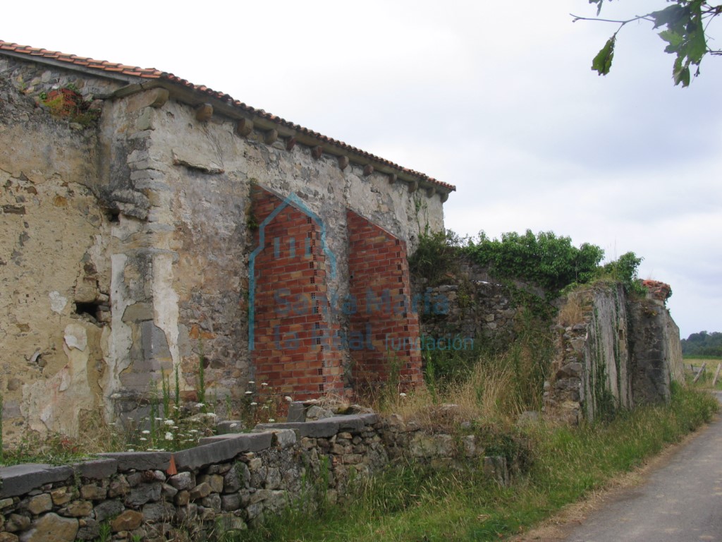 Contrafuerte del lado sur de la cabecera