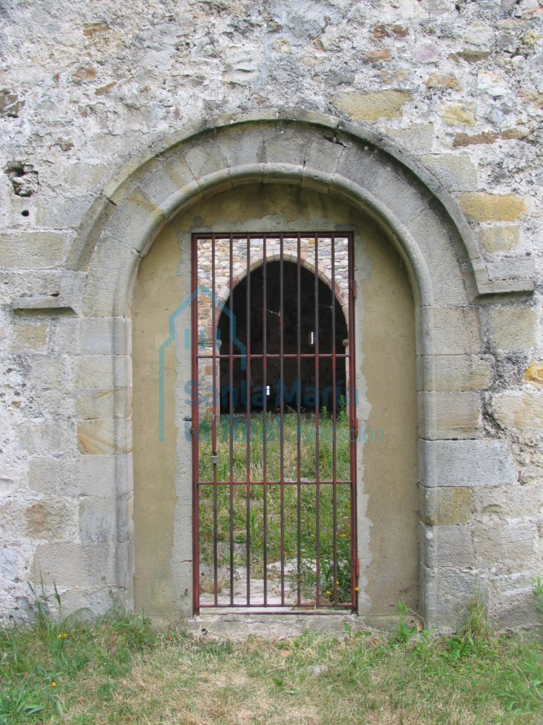 Portada ocidental de la iglesia
