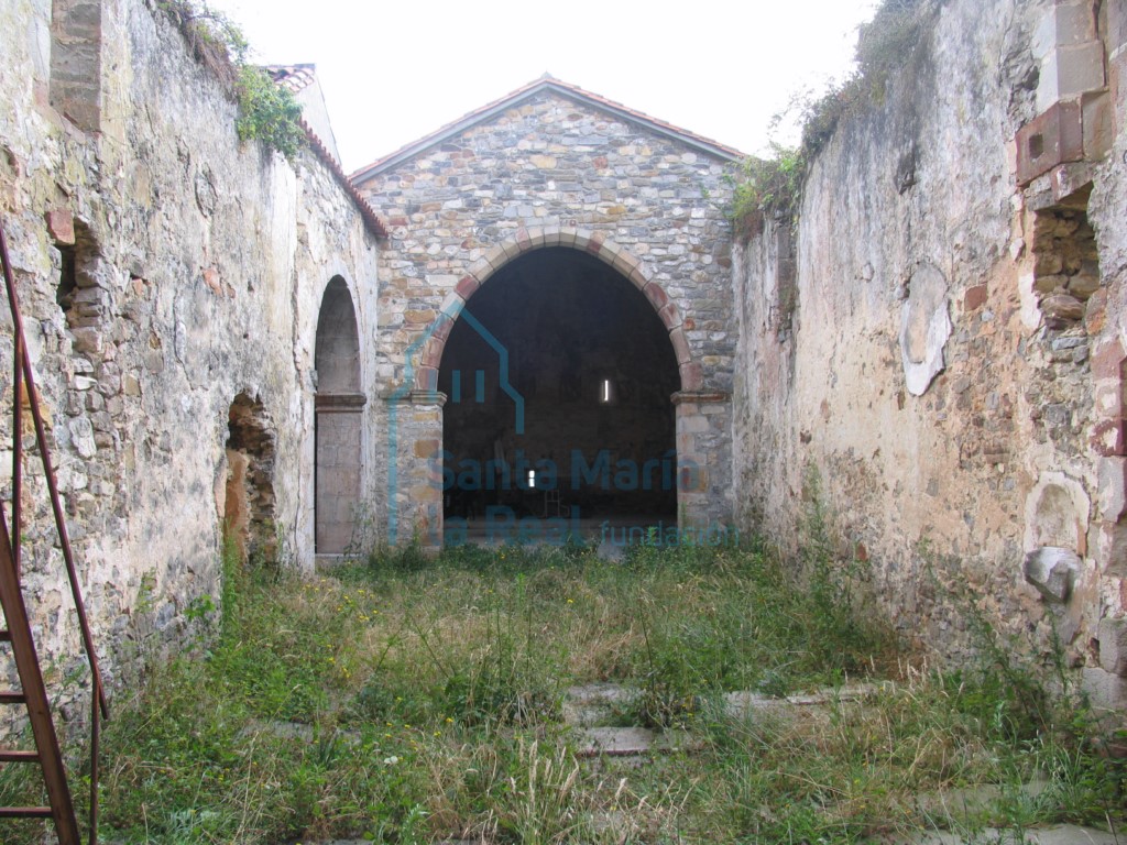 Interior de la nave desde los pies