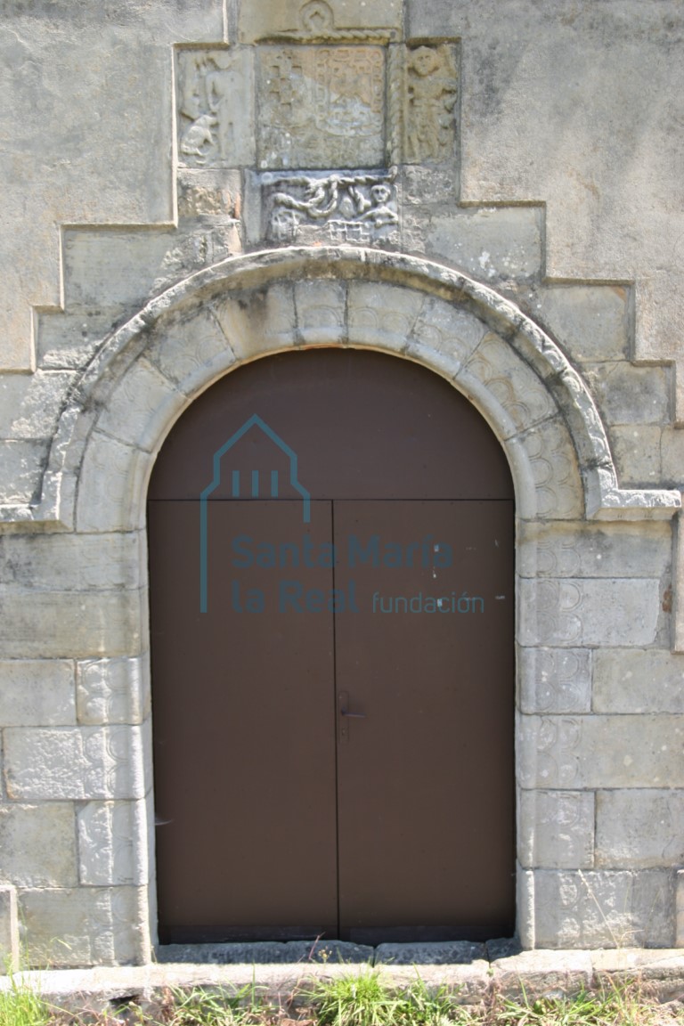 Exterior de la portada occidental