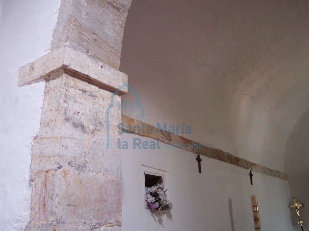 Detalle de la jamba izquierda del arco triunfal