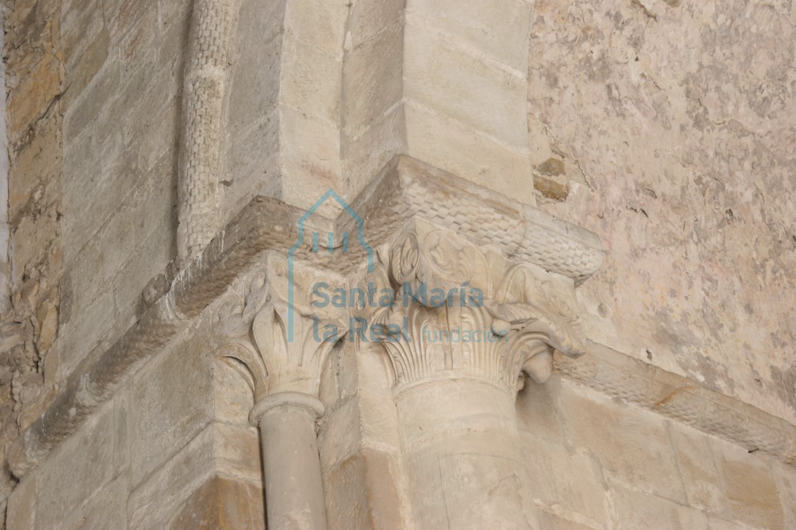 Capiteles del arco triunfal Capiteles del arco triunfal