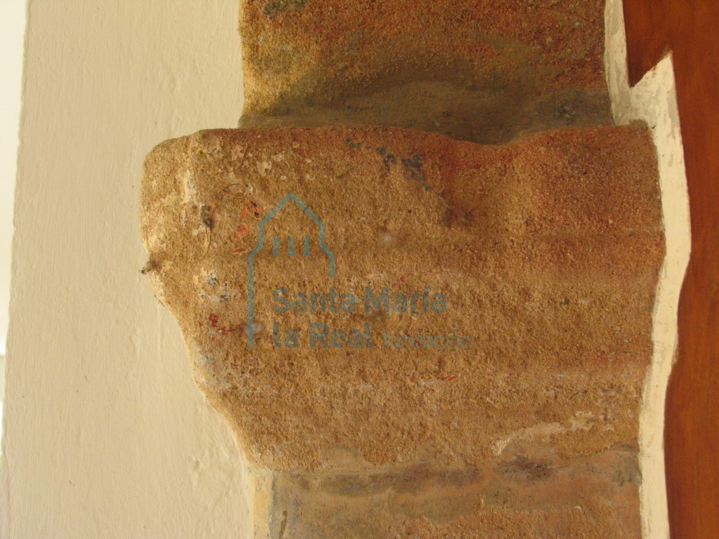 Detalle del capitel imposta de la portada meridional