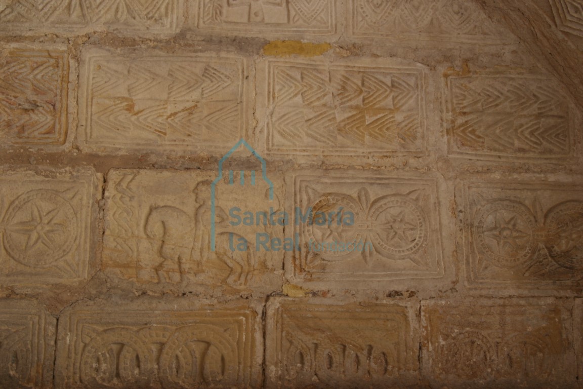 Detalle del arcosolio de la izquierda