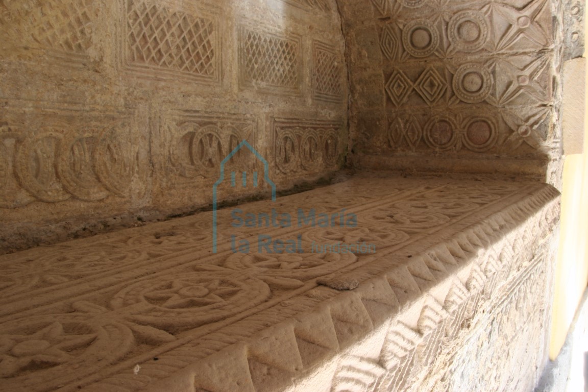 Detalles del arcosolio de la derecha