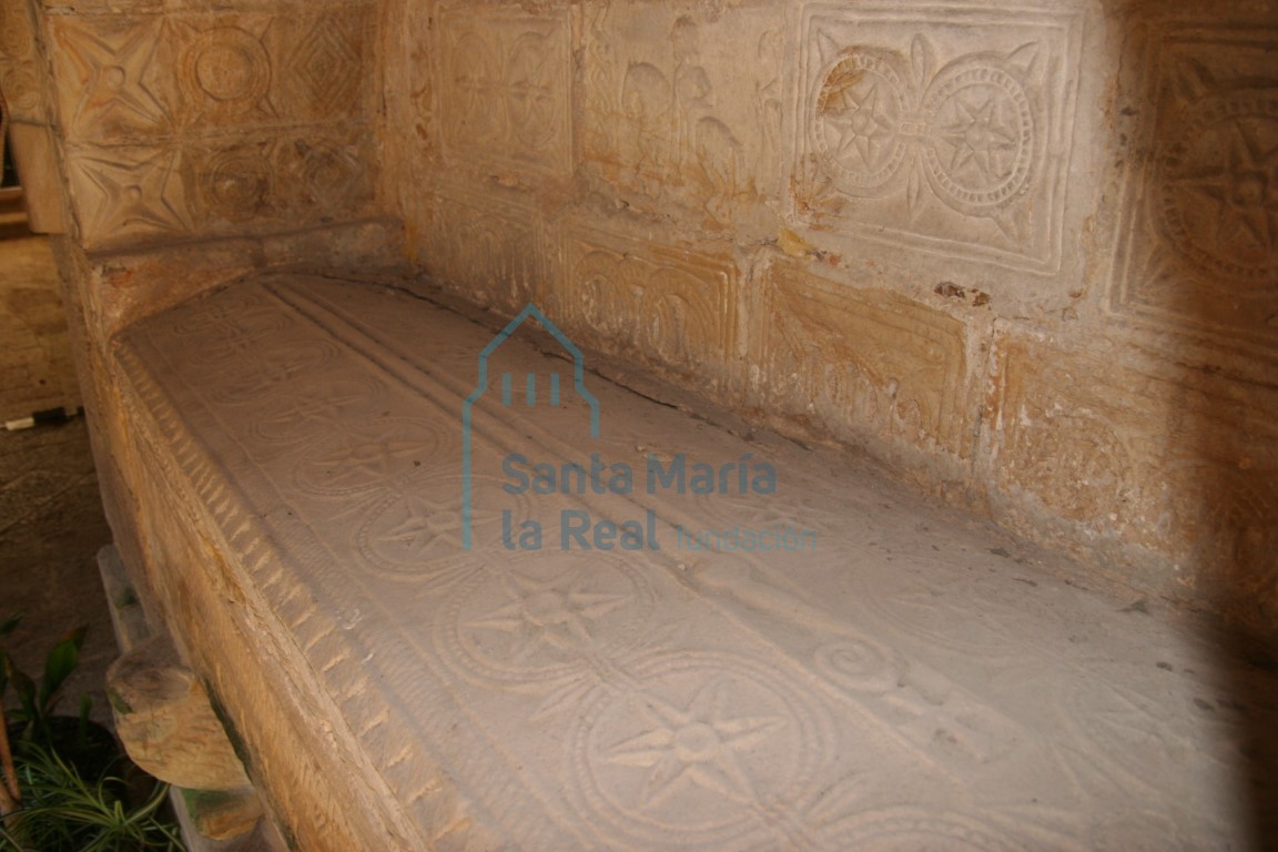 Lauda sepulcral del arcosolio de la izquierda