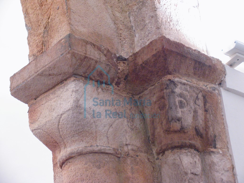 Capiteles del arco triunfal