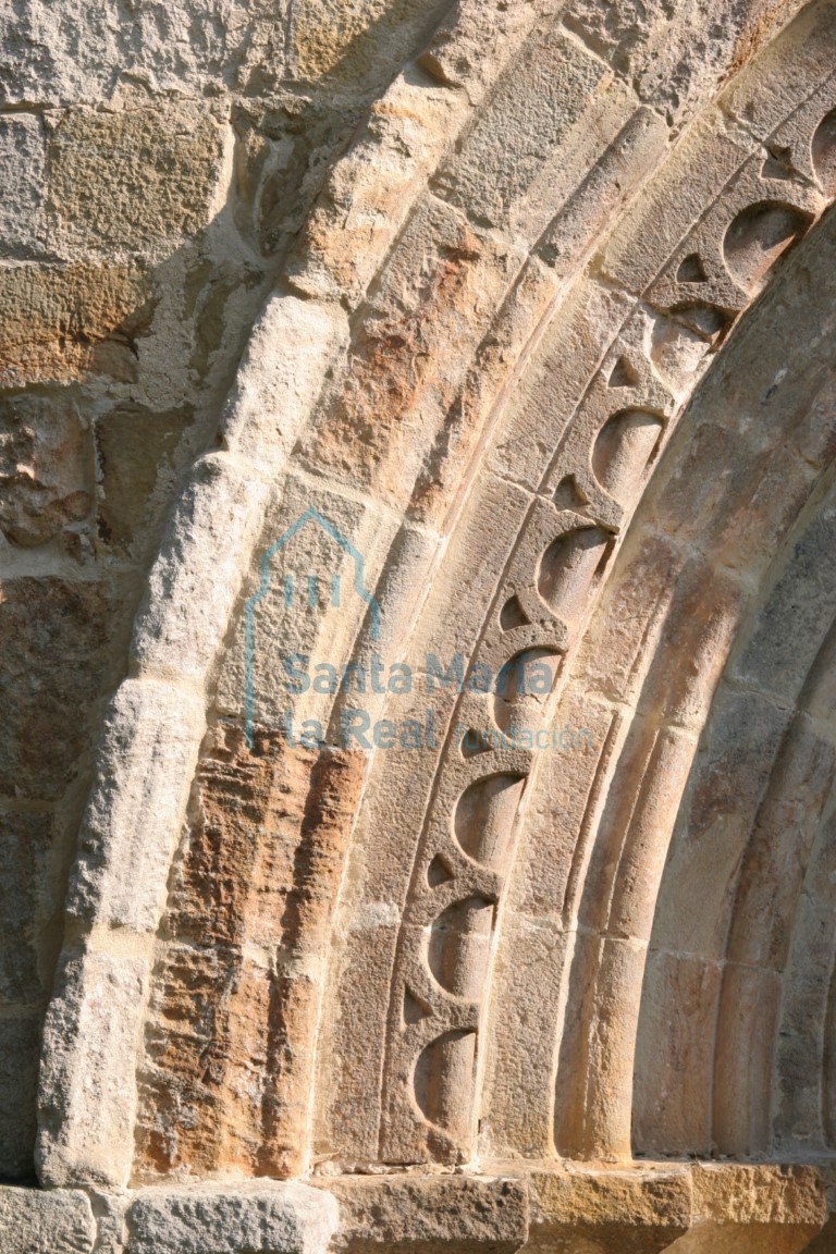 Detalle de la portada sur