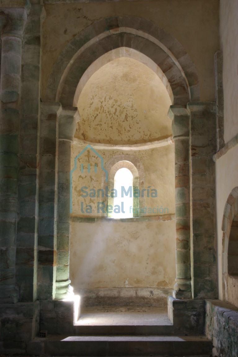 Ábside lateral