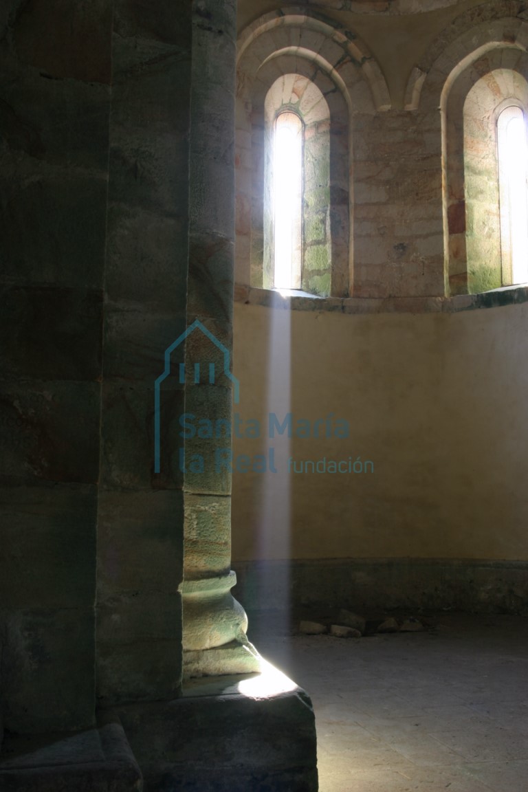Detalle del ábside de la epístola