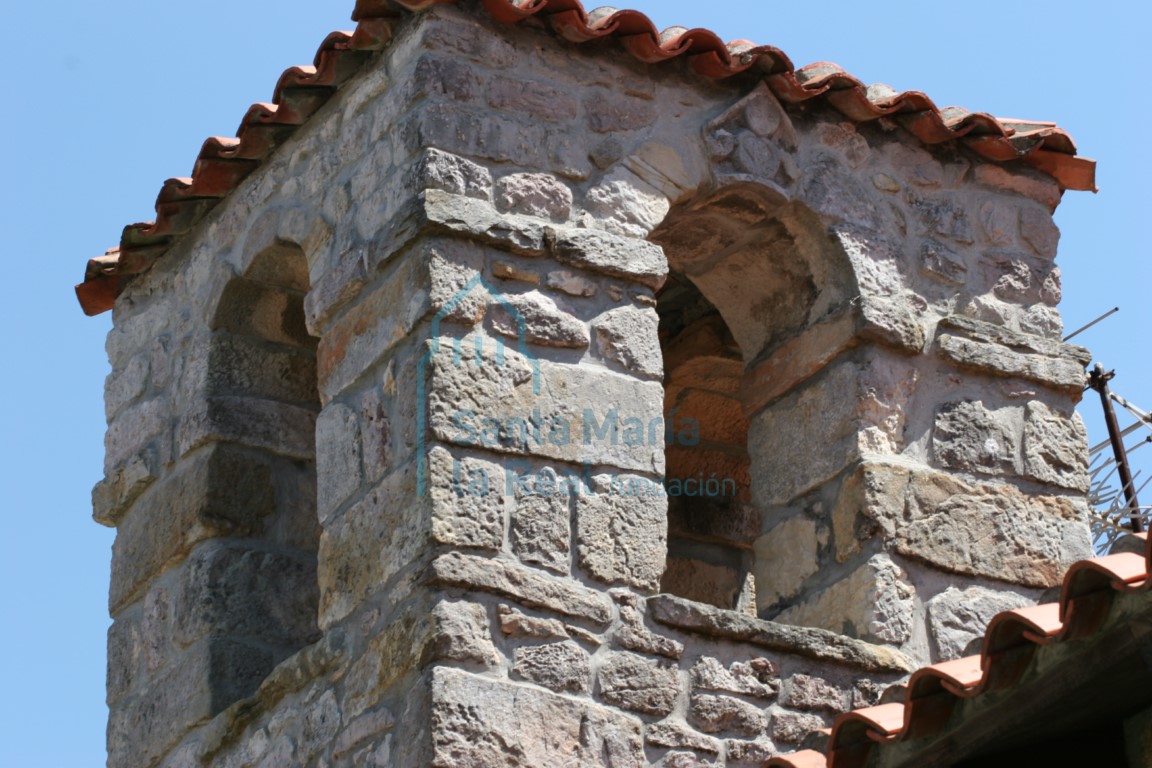Detalle de la torre campanario