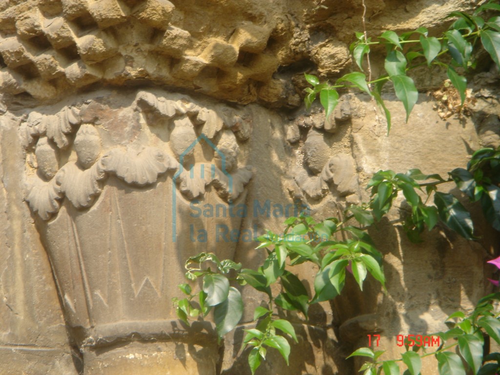 Capiteles del lado derecho de la portada románica de la iglesia de San Juan de Mieres (La Pasera)