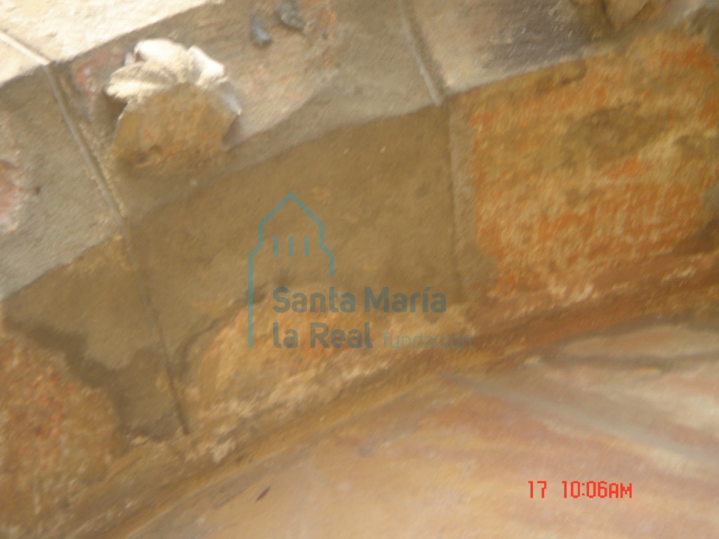 Detalle de la decoración de la arquivolta de la portada románica procedente de la iglesia de San Juan (La Pasera)