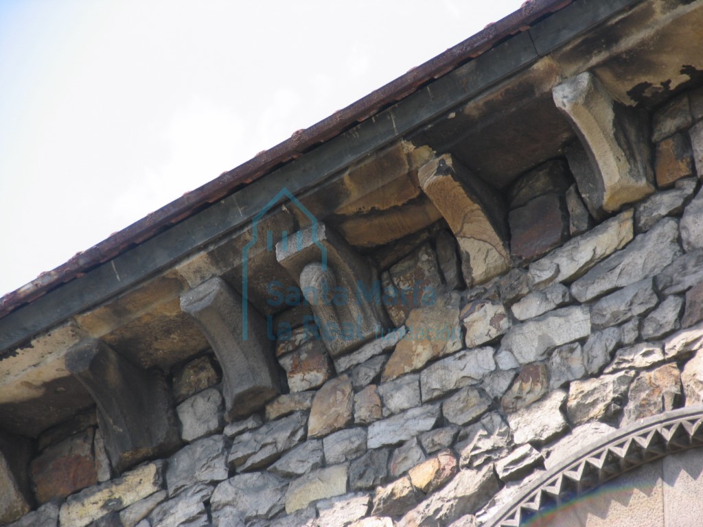 Detalle de los canecillos