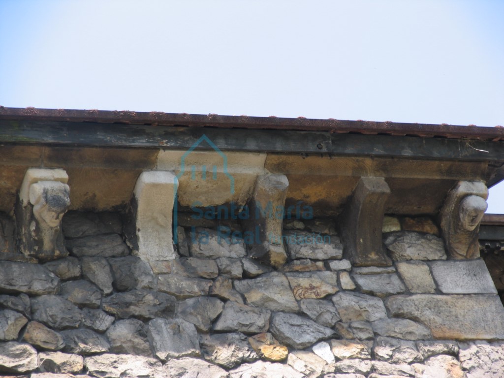 Detalle de los canecillos