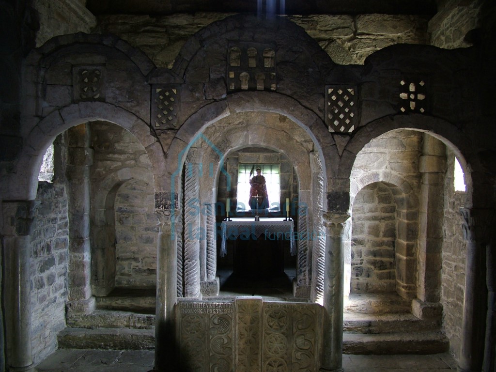 Interior desde los pies (Iconostasis)