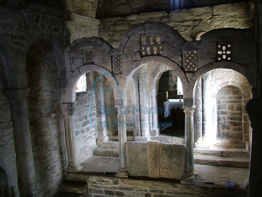 Interior desde los pies (Iconostasis)