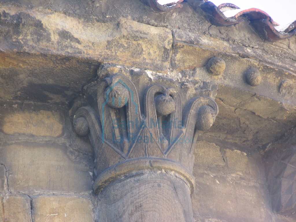 Capitel del ábside románico